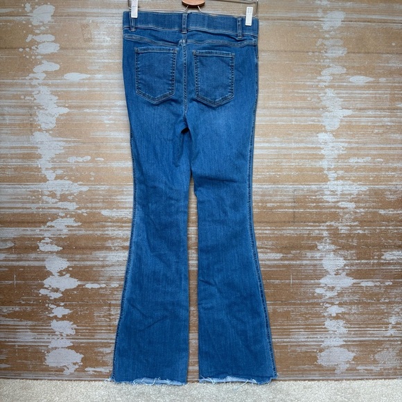 Spanx High Rise Flare Pull On Jeans Light Wash Slimming Stretch Womens M - Picture 3 of 5